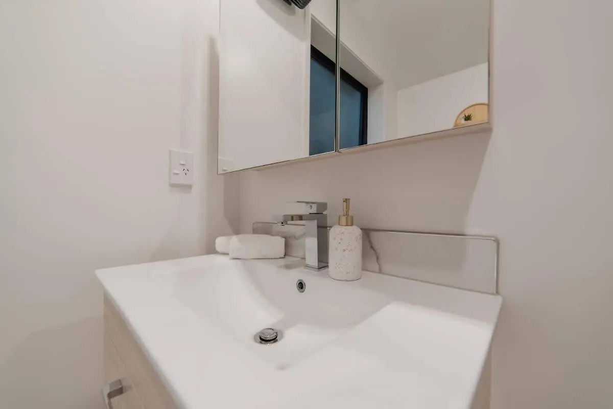 Holiday home Misty Meadows Manor - Your Urban Oasis Christchurch