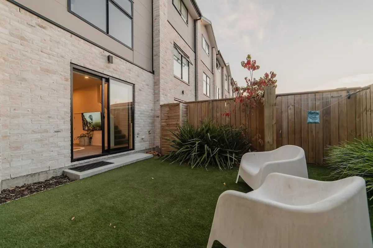 Holiday home Misty Meadows Manor - Your Urban Oasis Christchurch