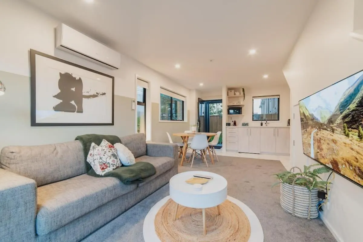 Misty Meadows Manor - Your Urban Oasis Christchurch