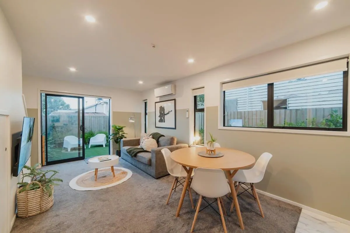 Holiday home Misty Meadows Manor - Your Urban Oasis Christchurch